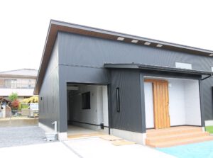 趣味を楽しむガレージのある平屋